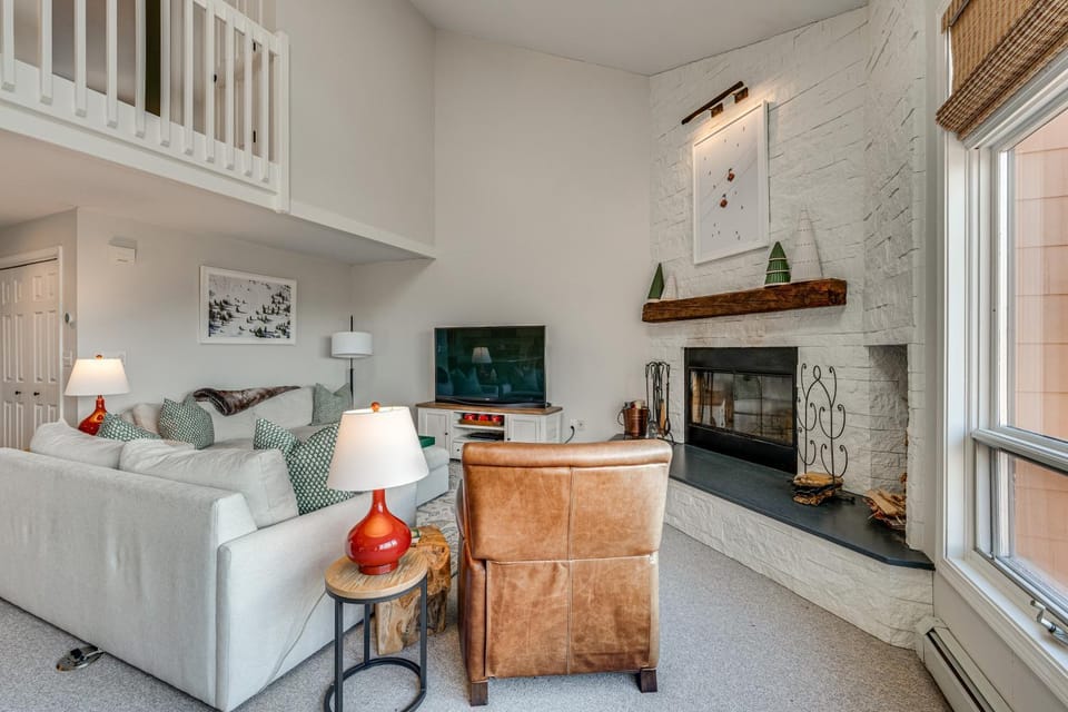 White Mtn Adventure Hub! Group Escape w/ Views House in Carroll
