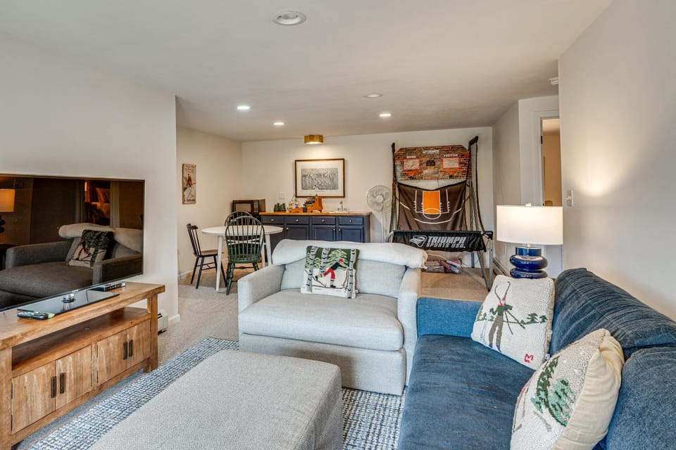 White Mtn Adventure Hub! Group Escape w/ Views House in Carroll