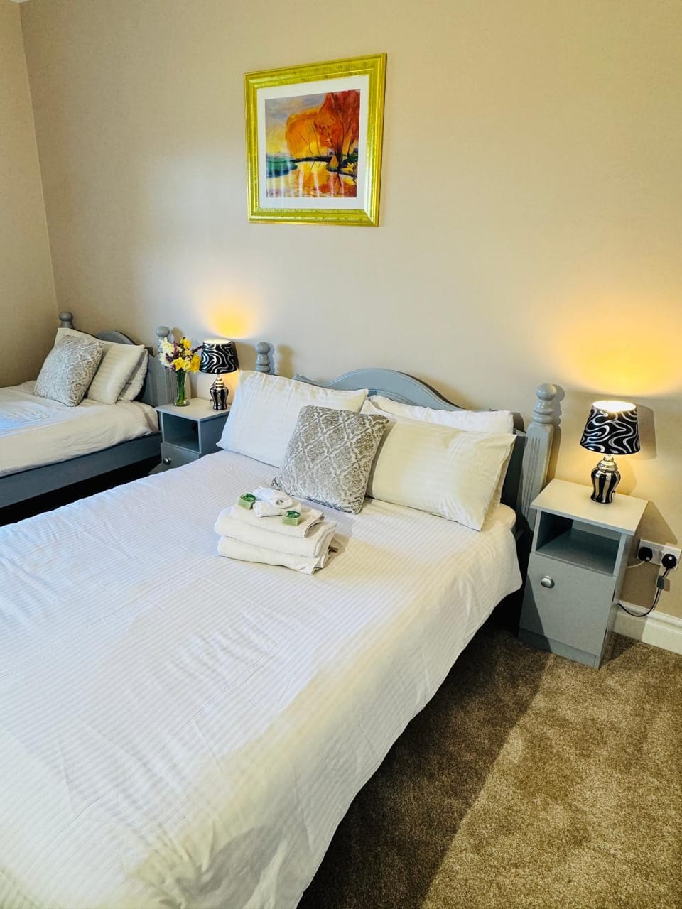 Bed, Bedroom, towels