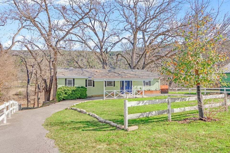Ponderosa Getaway.; House in Canyon Lake