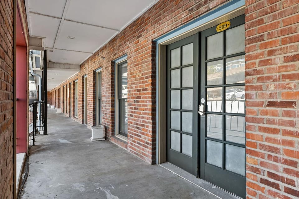 Property building, Facade/entrance, On site