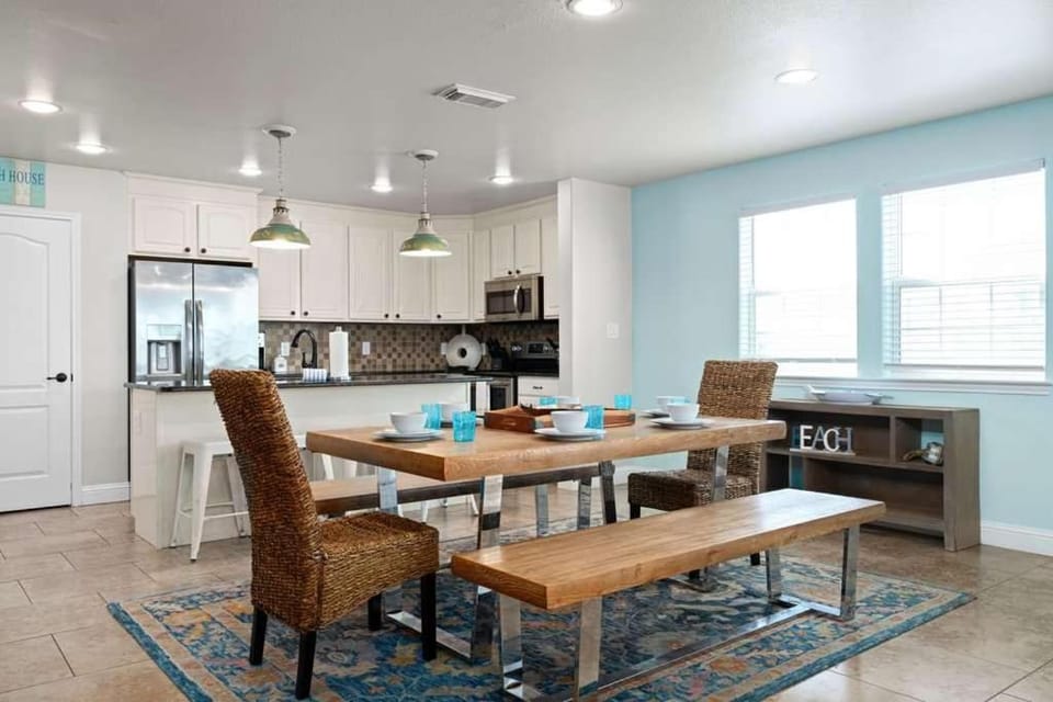 Heated Pool Game Room- Port A Beach House House in Port Aransas