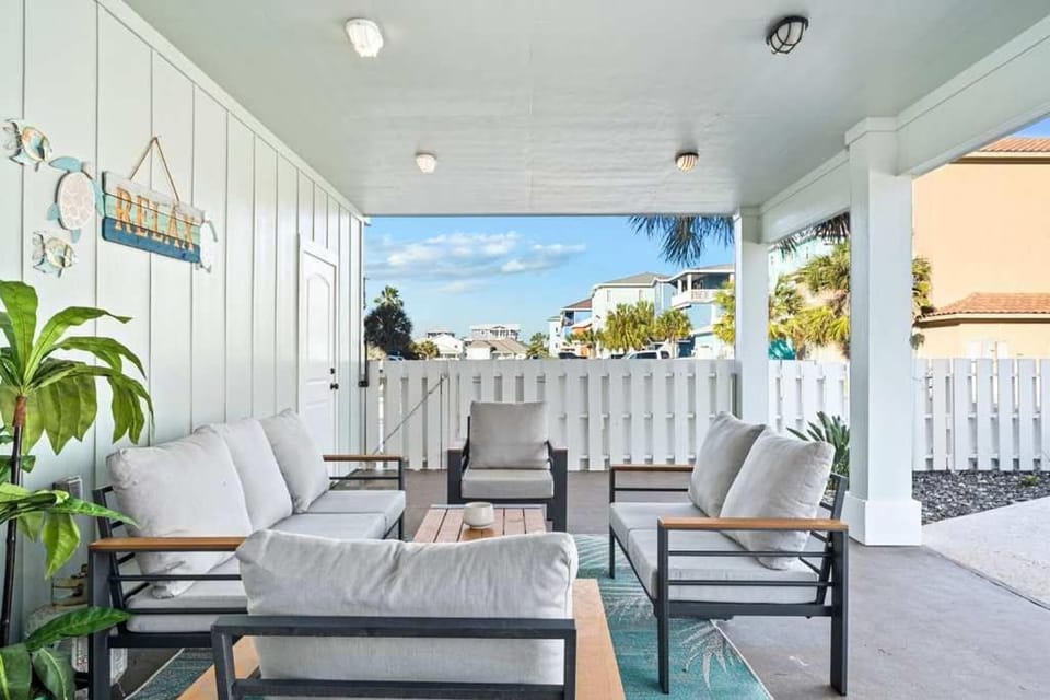 Heated Pool Game Room- Port A Beach House House in Port Aransas