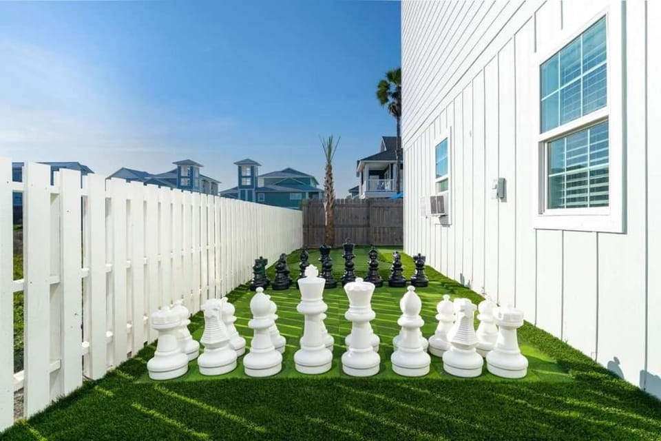 Heated Pool Game Room- Port A Beach House House in Port Aransas