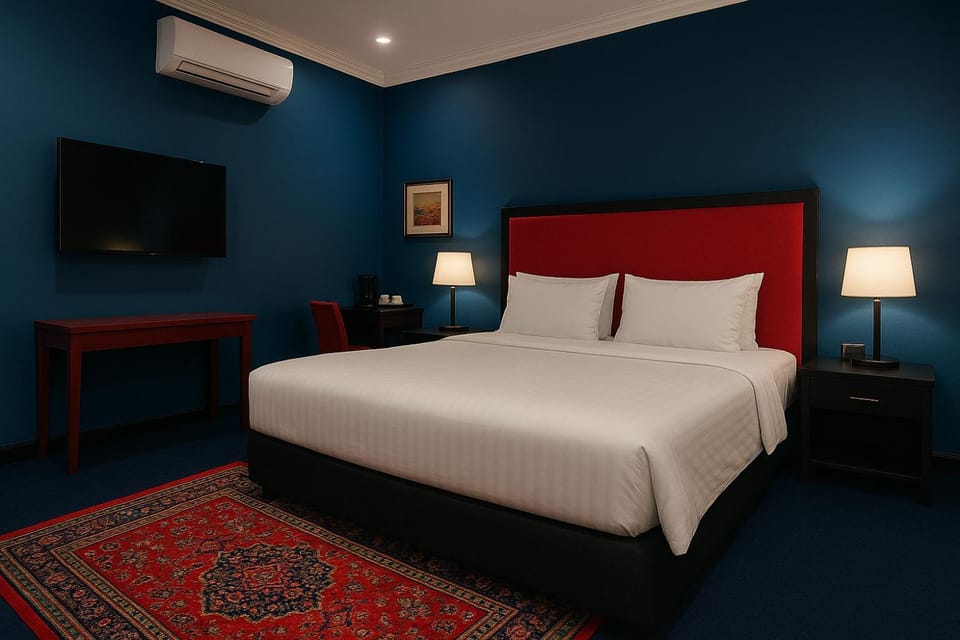 Bed, TV and multimedia, Photo of the whole room, Bedroom