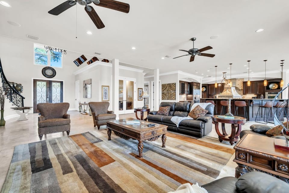 Day, Kitchen or kitchenette, Living room, Seating area, furniture
