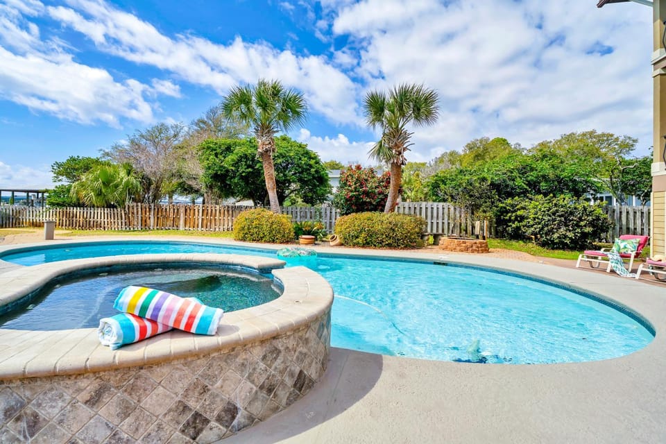 The Bay House by Beach Stay Vacations House in Fort Walton Beach