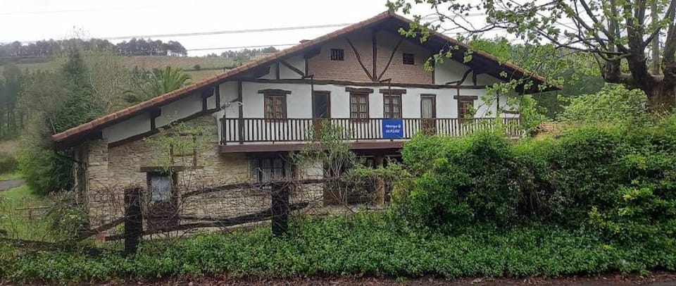 Albergue Gerekiz AMAGI, exclusivo peregrinos Hostel in Basque Country