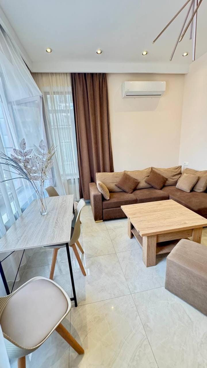 Living room, Seating area, Dining area, air conditioner