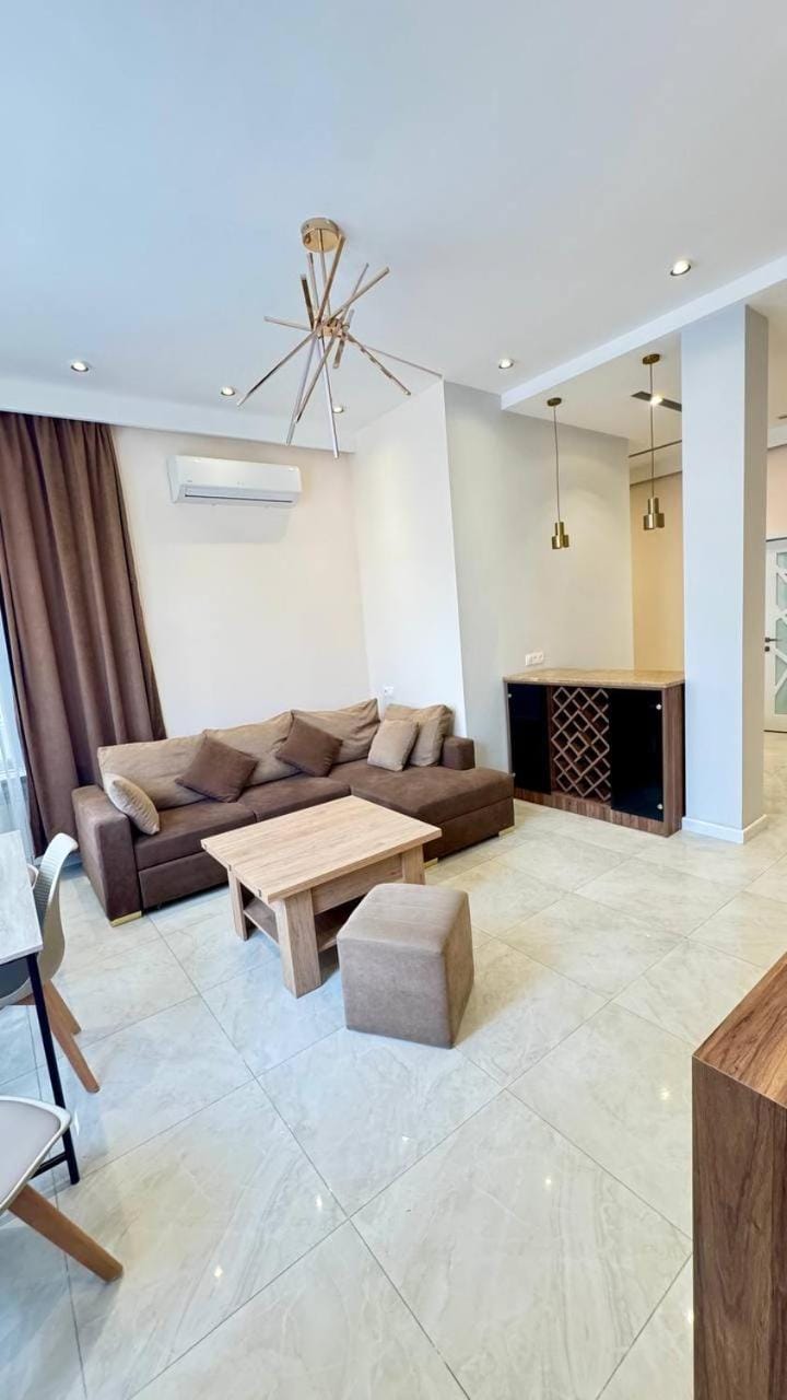 TV and multimedia, Living room, Seating area, air conditioner