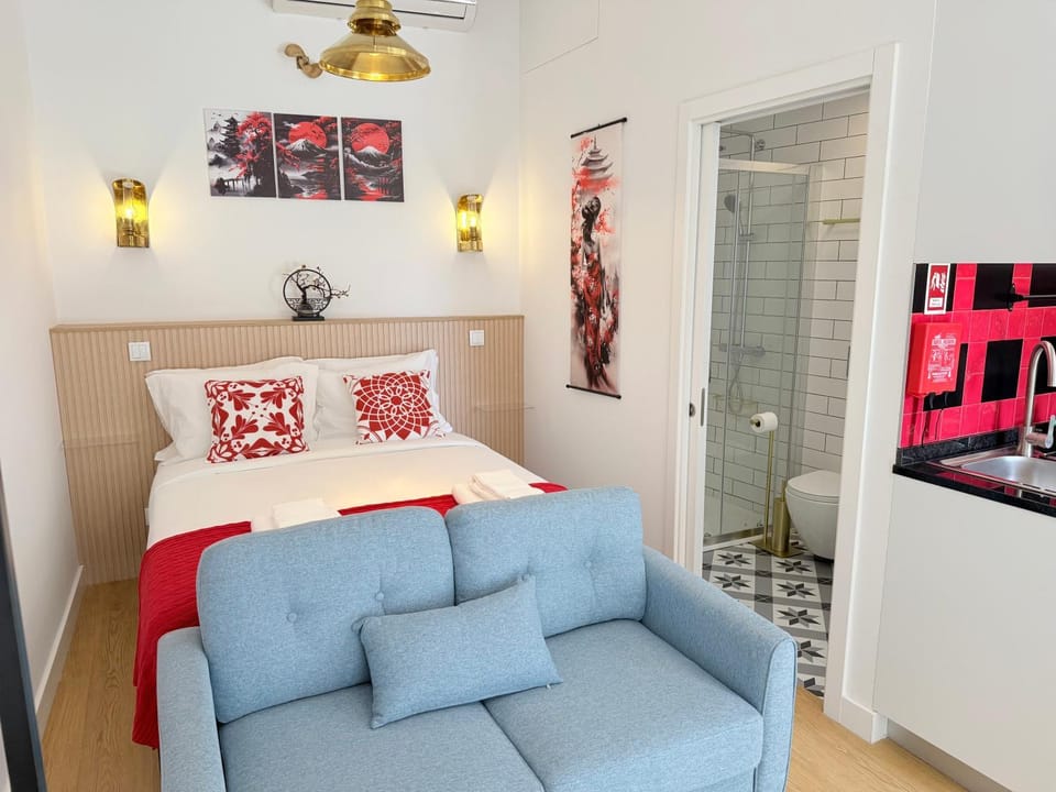 Photo of the whole room, Bedroom