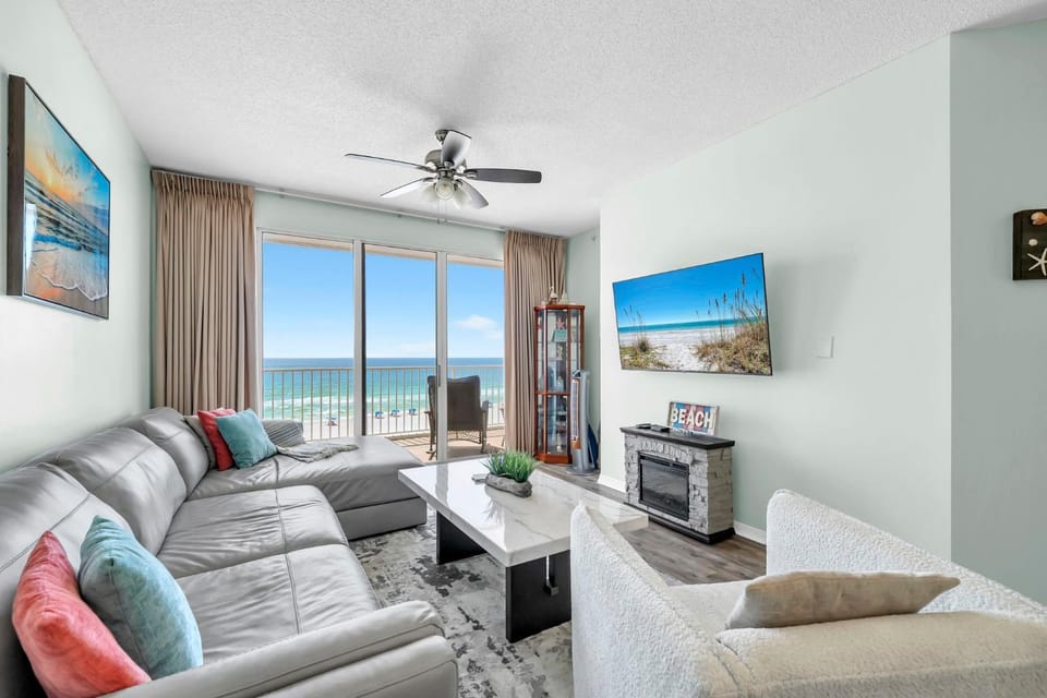 Day, TV and multimedia, Balcony/Terrace, Living room, Seating area, Sea view, fireplace, furniture