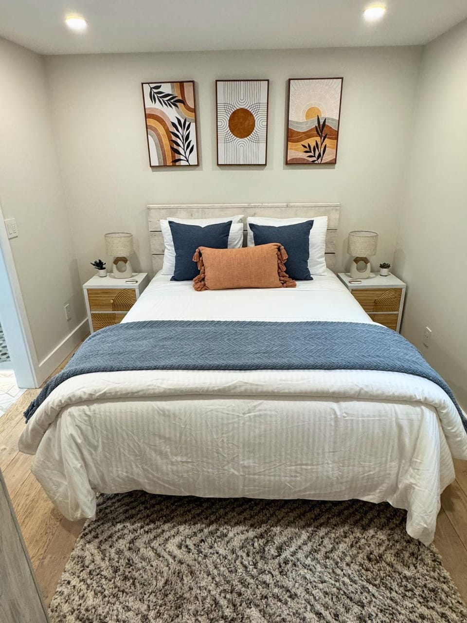 Bed, Photo of the whole room, Bedroom