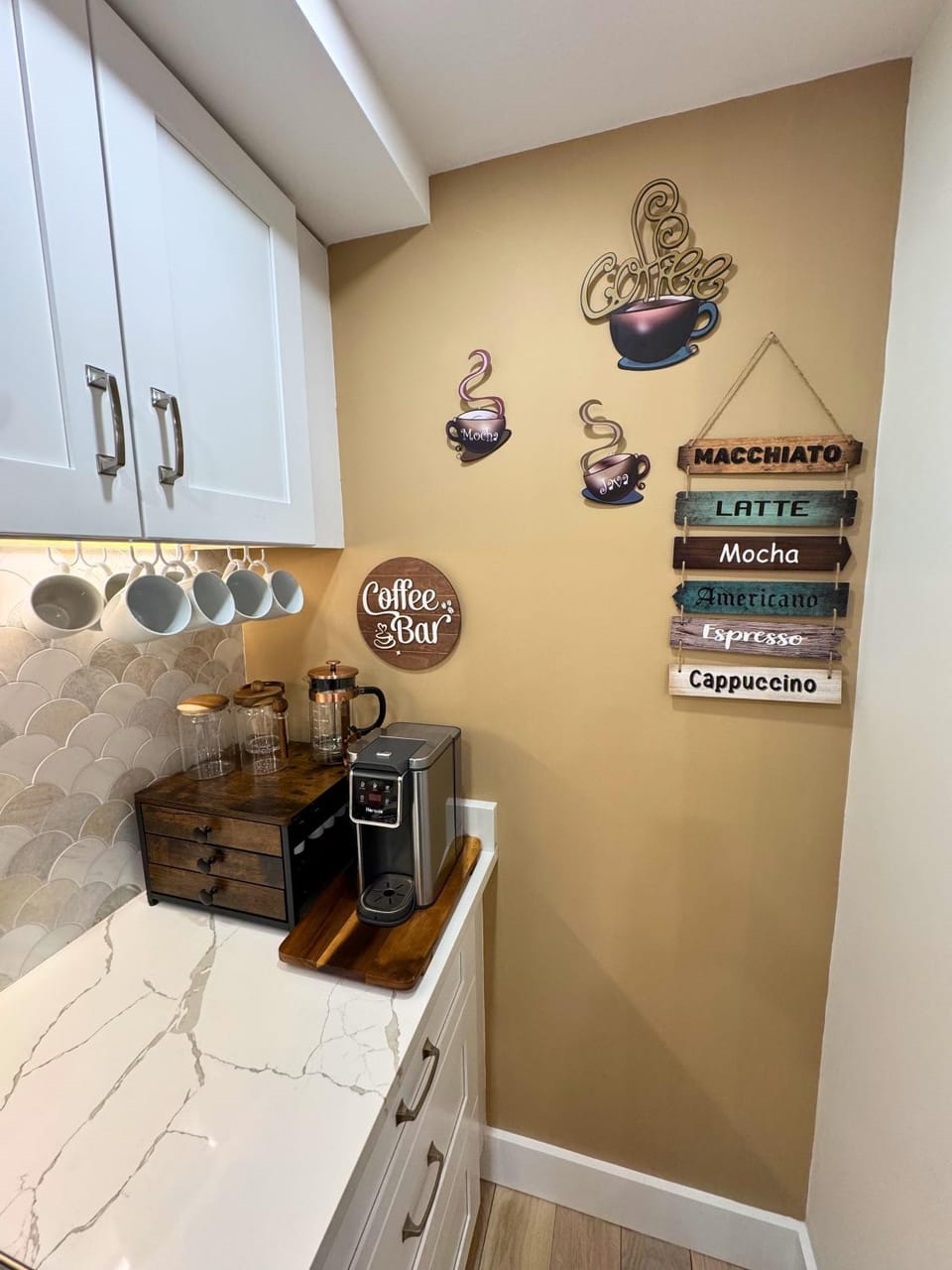 Coffee/tea facilities, Kitchen or kitchenette, Decorative detail