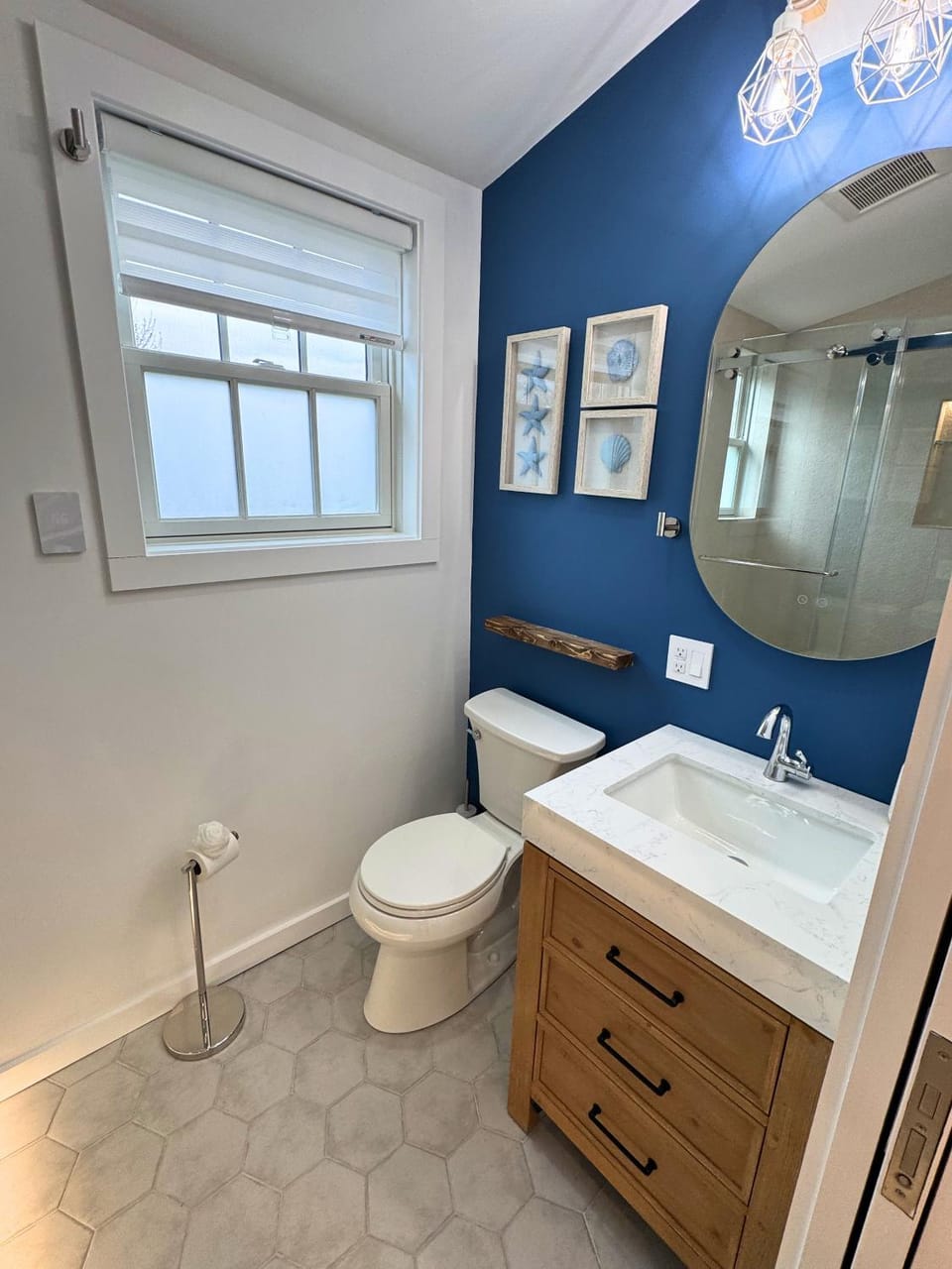 Shower, Bathroom, Decorative detail