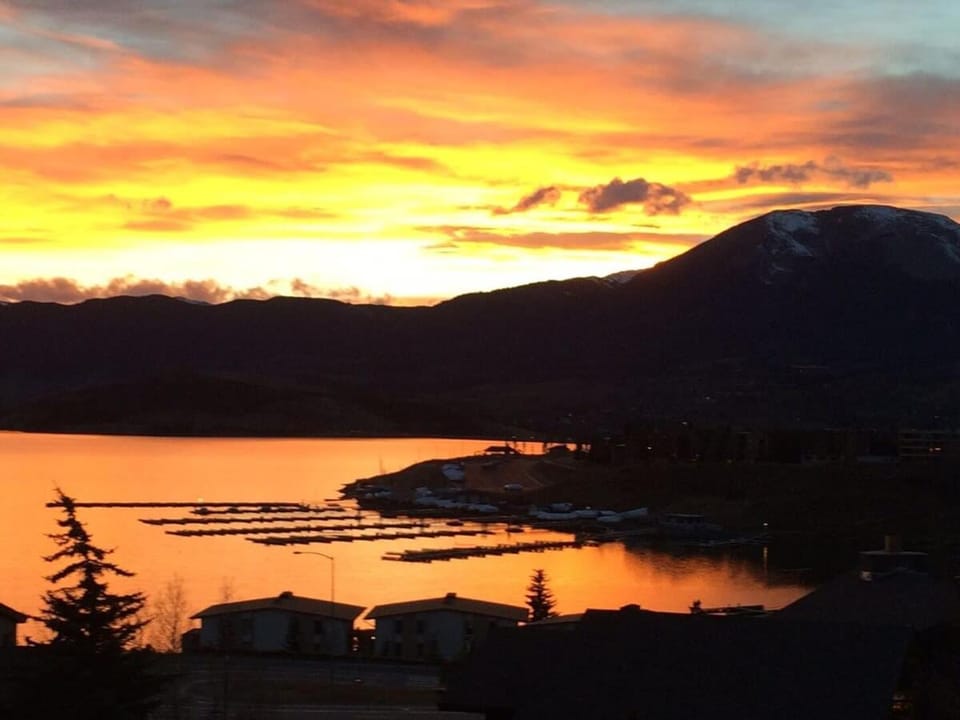 Epic Lake and Mountain Views House in Dillon