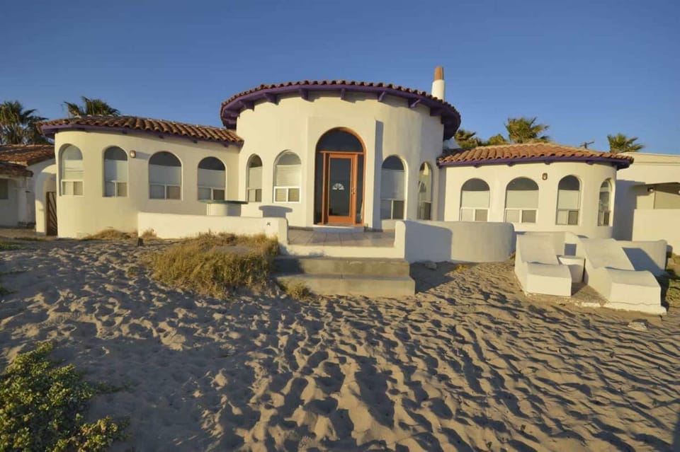 Charming and Rustic Beachfront Home Sun House House in Rocky Point