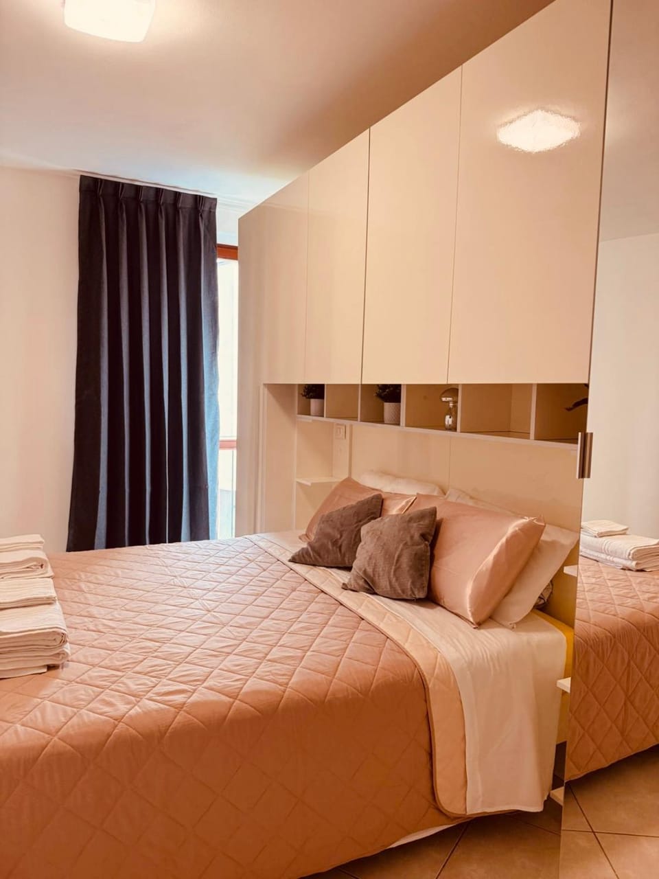 Bedroom, City view