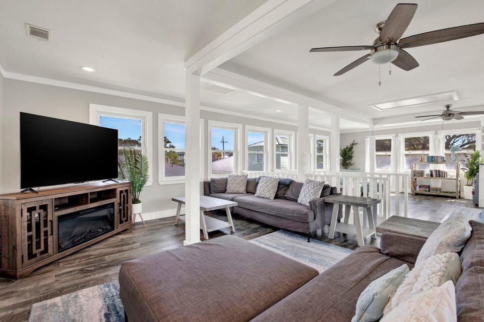 Communal lounge/ TV room
