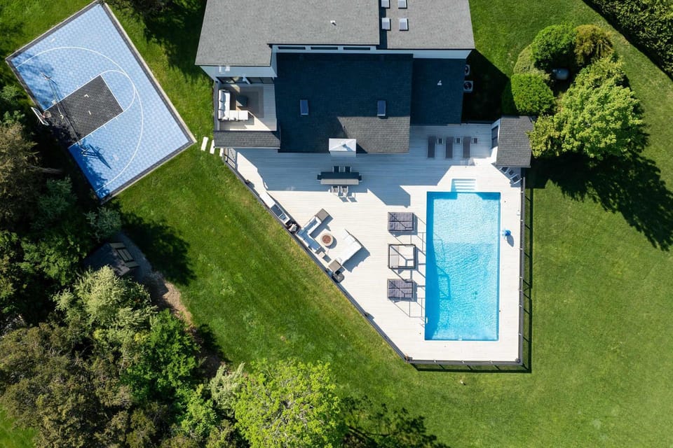 Tanners Villa by Rove Travel - Pool & Sauna Escape House in Westhampton Beach