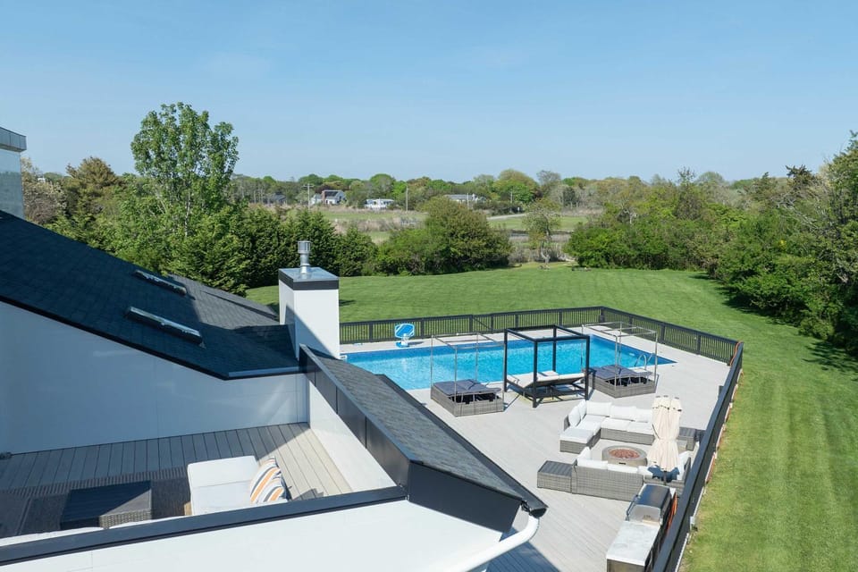 Tanners Villa by Rove Travel - Pool & Sauna Escape House in Westhampton Beach