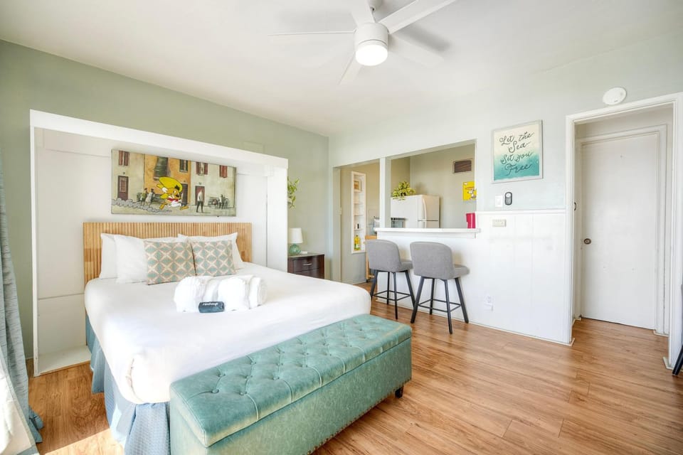 Oceanfront Condo, Private Patio, Beach Access, Sunset Views Apartment in Carlsbad