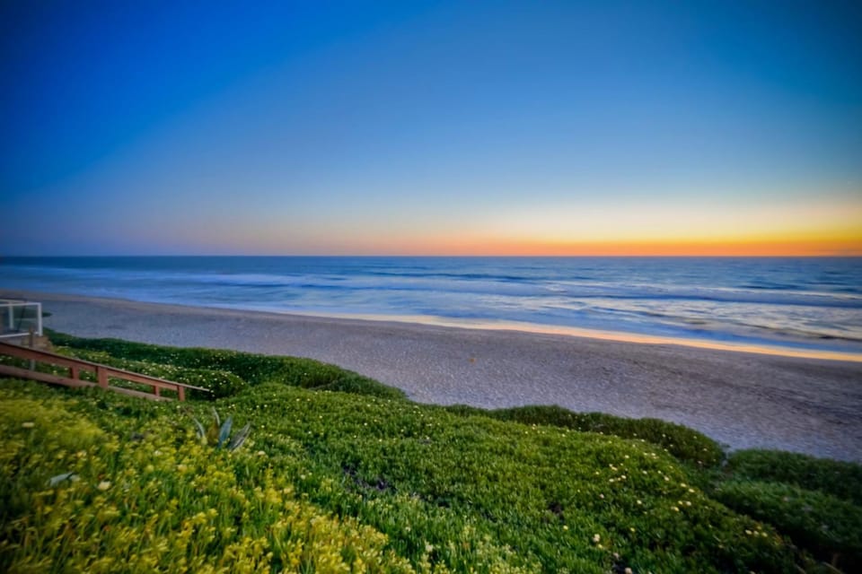 Oceanfront Condo, Private Patio, Beach Access, BBQ Apartment in Carlsbad
