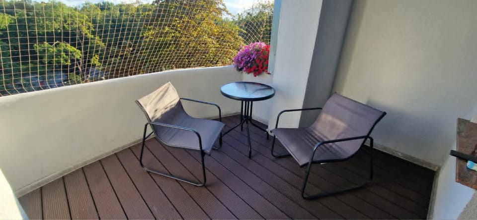 Apartament przy Parku Stare Miasto, 100m2, 3 pokoje, taras Apartment in Poland