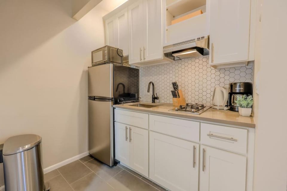 Back Bay Stylish Studio Apartment in Back Bay