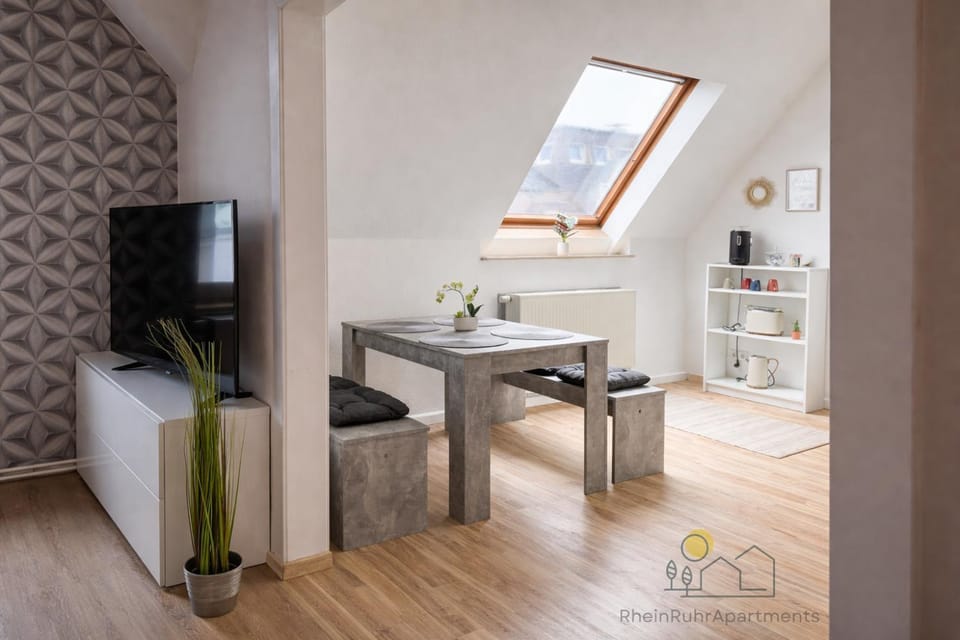 Dining area, Food