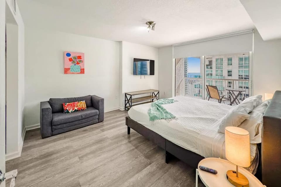 1BR Brickell High-Rise Condo - Balcony & Parking House in Brickell