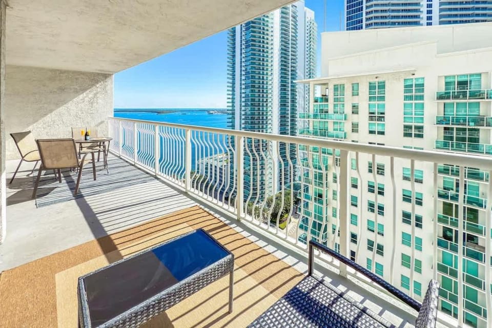 1BR Brickell High-Rise Condo - Balcony & Parking House in Brickell