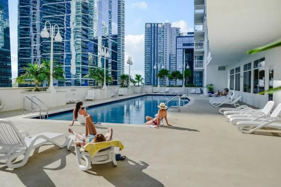 1BR Brickell High-Rise Condo - Balcony & Parking House in Brickell