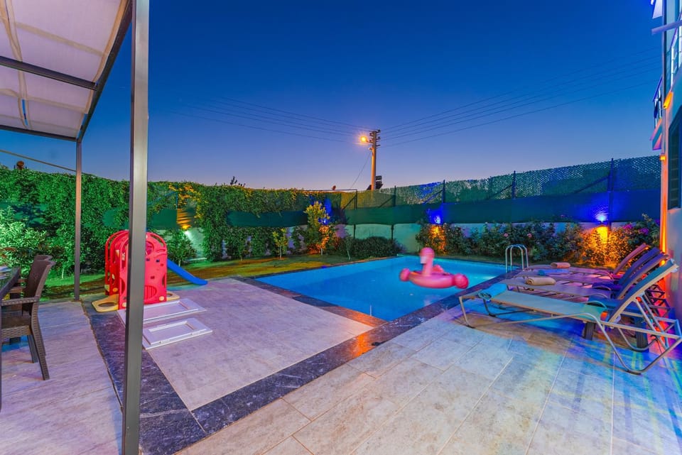Swimming pool