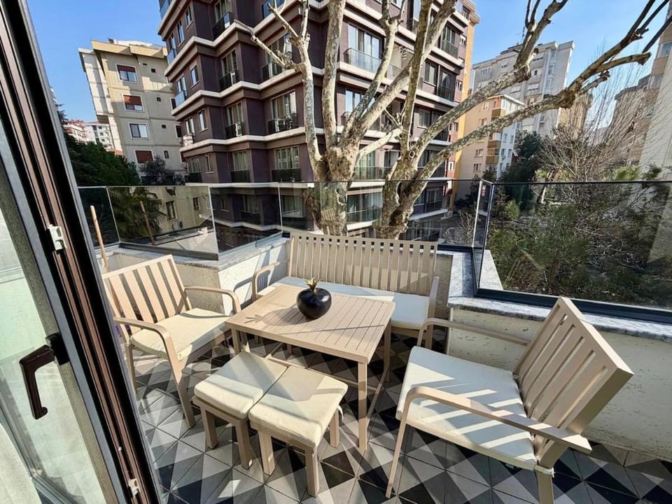 Neighbourhood, Balcony/Terrace, Seating area