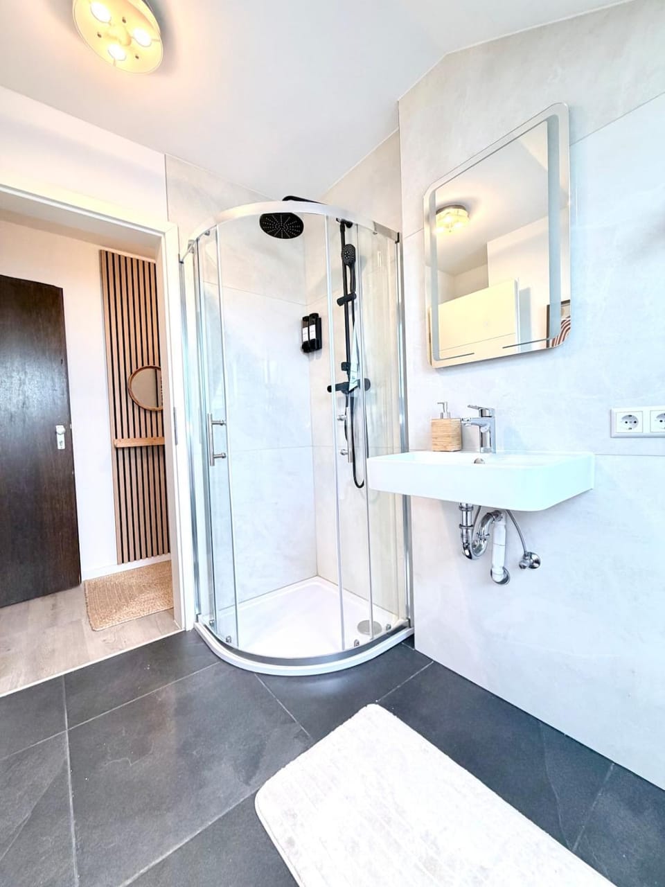 Shower, Bathroom, towels