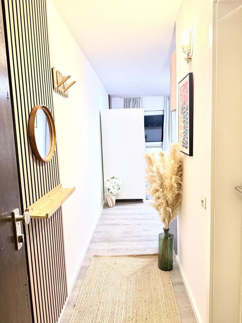Photo of the whole room, Bedroom, wardrobe