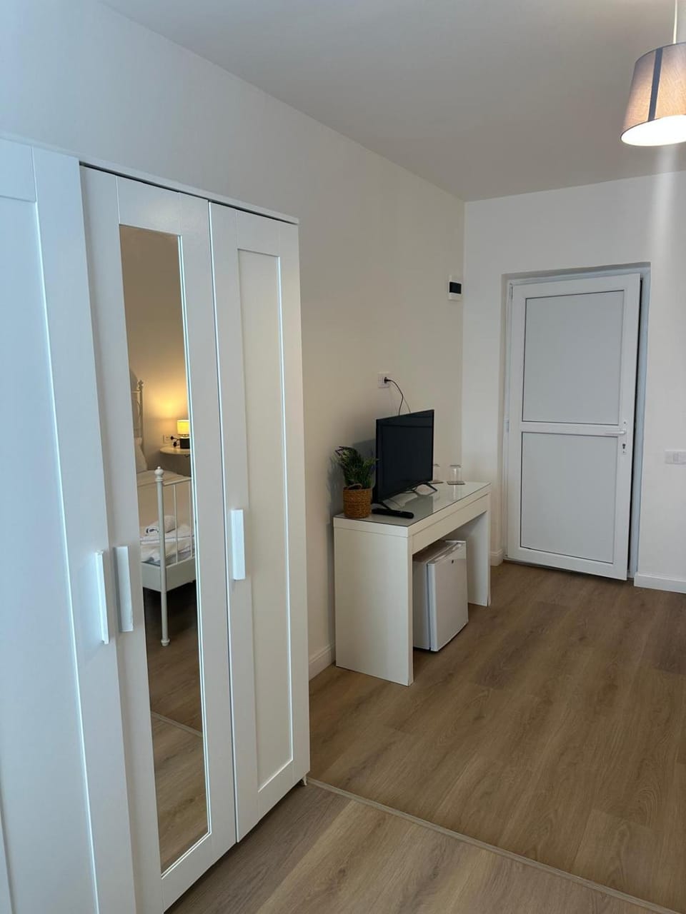 TV and multimedia, minibar, wardrobe