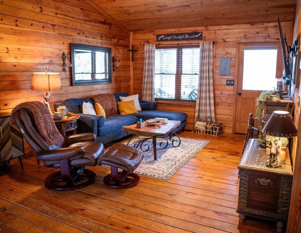 Welcome to Cozy Cabina! Cabin in Brushy Fork