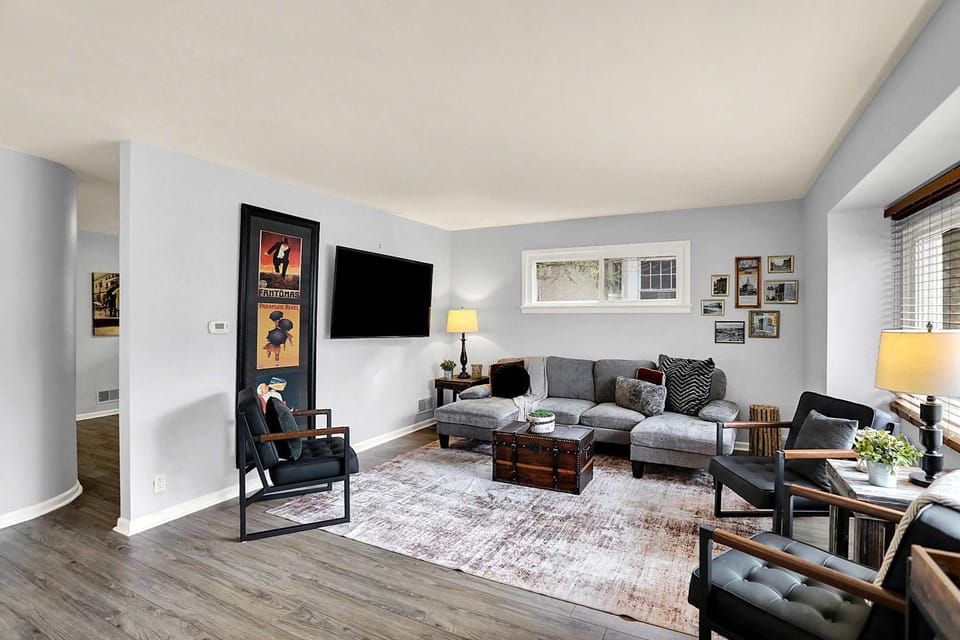 The Broad Ripple Speakeasy - Poker - Arcade - Yard - Family House in Broad Ripple