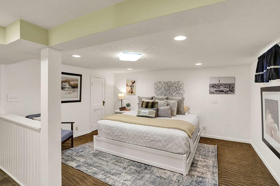 The Broad Ripple Speakeasy - Poker - Arcade - Yard - Family House in Broad Ripple