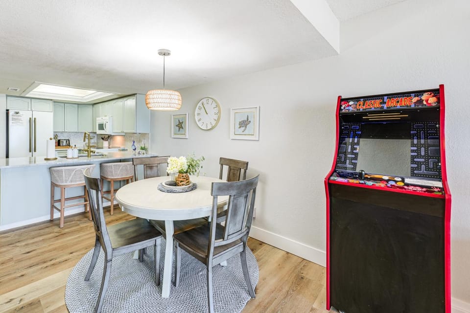 Beachfront! Indian Rocks Beach Condo w/ Balcony House in Indian Rocks Beach