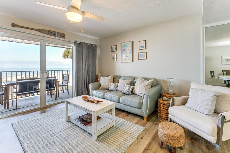 Beachfront! Indian Rocks Beach Condo w/ Balcony House in Indian Rocks Beach