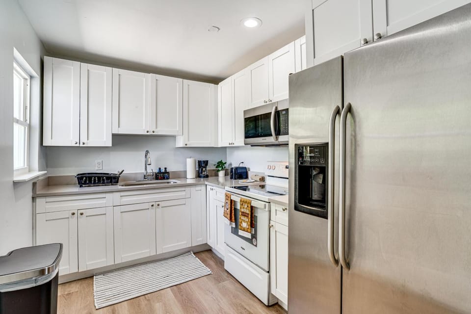 2 Mi to River District! Family Fun in Fort Myers House in Fort Myers