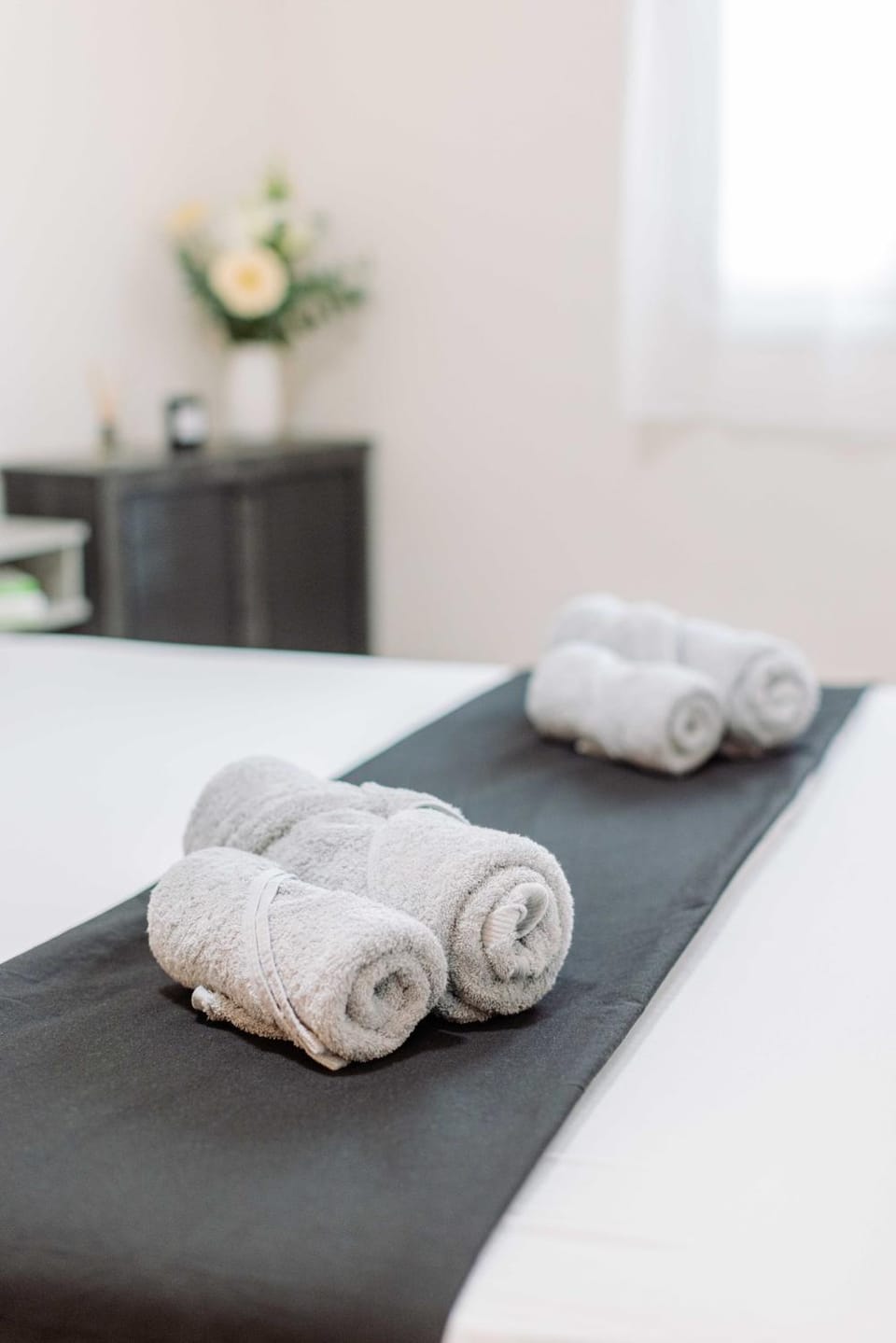 Bed, Bedroom, towels