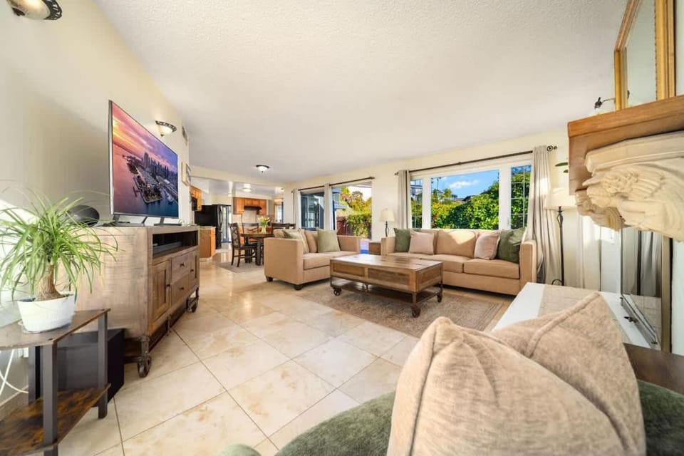 Pacific Heights - ocean views and bright open layout House in Pacific Beach