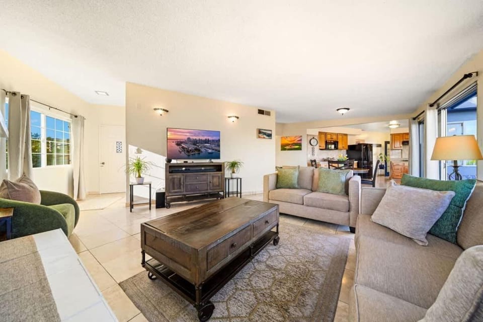 Pacific Heights - ocean views and bright open layout House in Pacific Beach