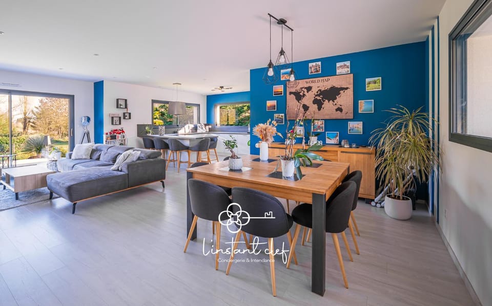 Living room, Dining area