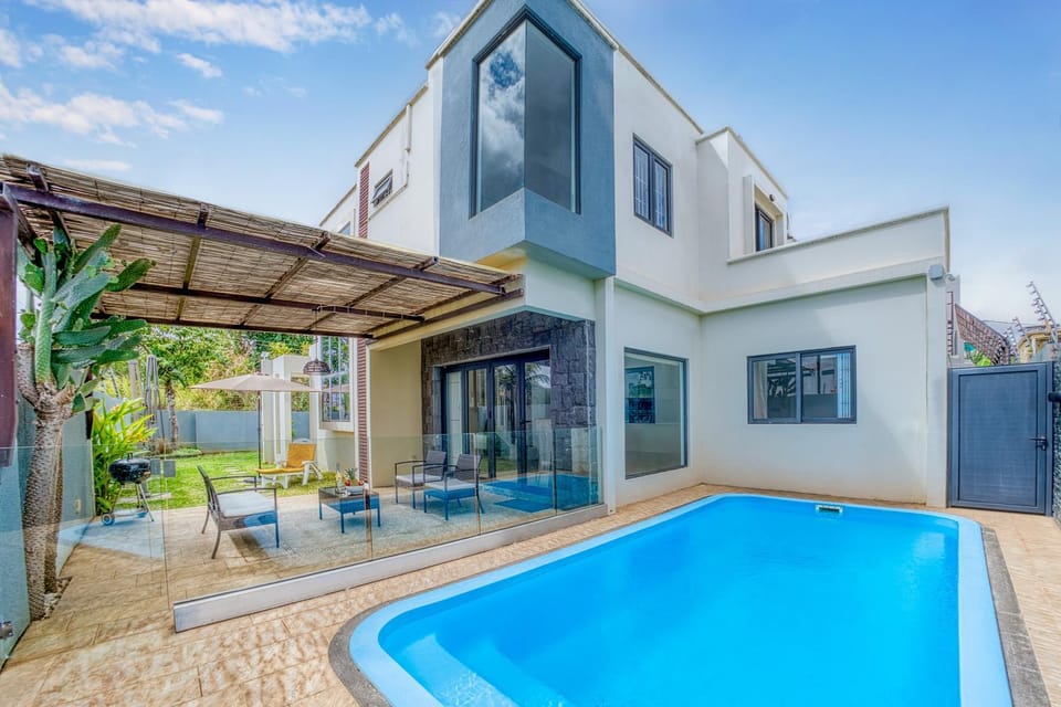 Property building, View (from property/room), Swimming pool, sunbed