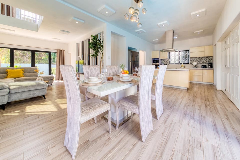 TV and multimedia, Dining area, Dinner, kitchen